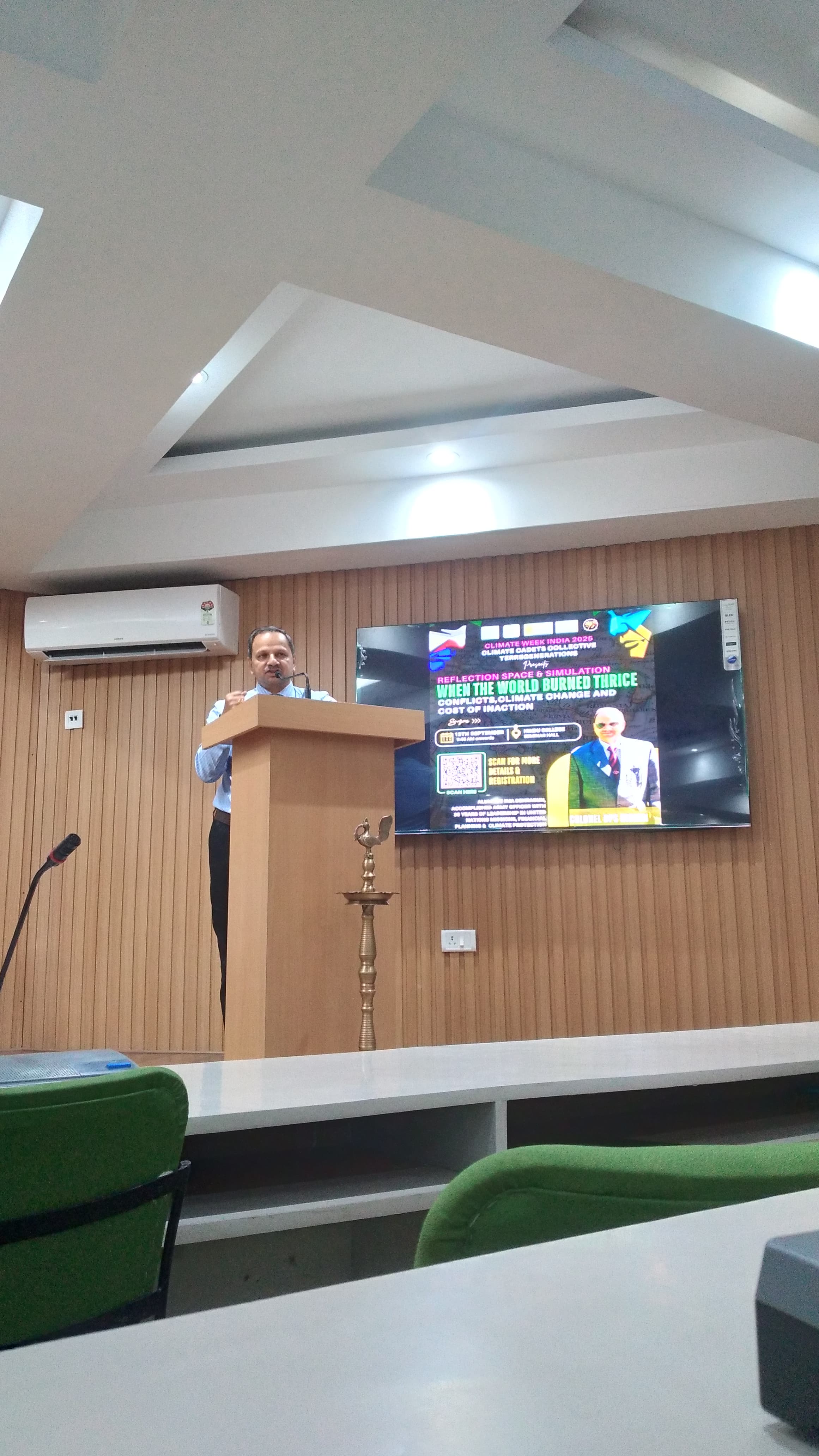 A low-cost air purifier workshop organised with climate partners